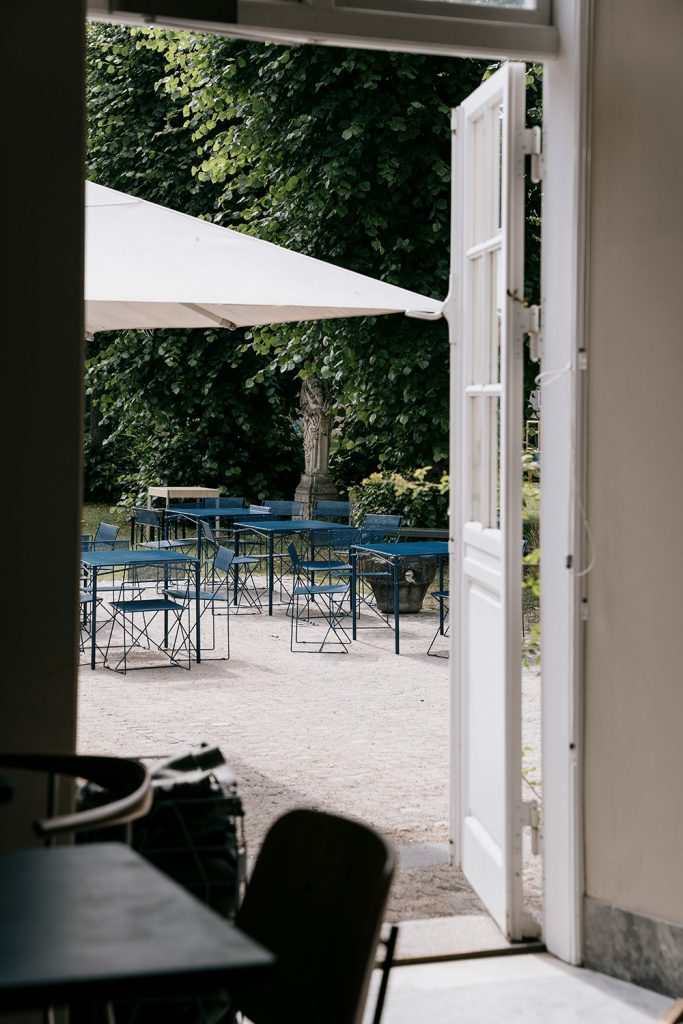 Outdoor dining, Cafe Format. Photo: Luka Hesselberg