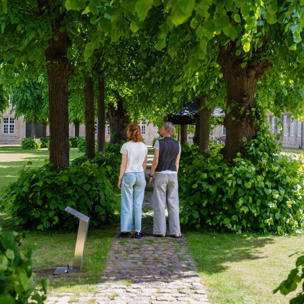 Gæster i museumshaven