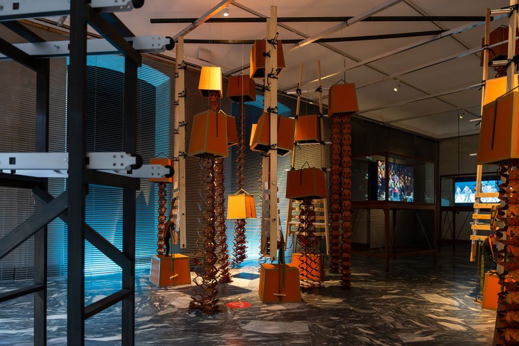 Henrik Vibskov: The Exhibition. Designmuseum Danmark. Foto: Andrea Sonne